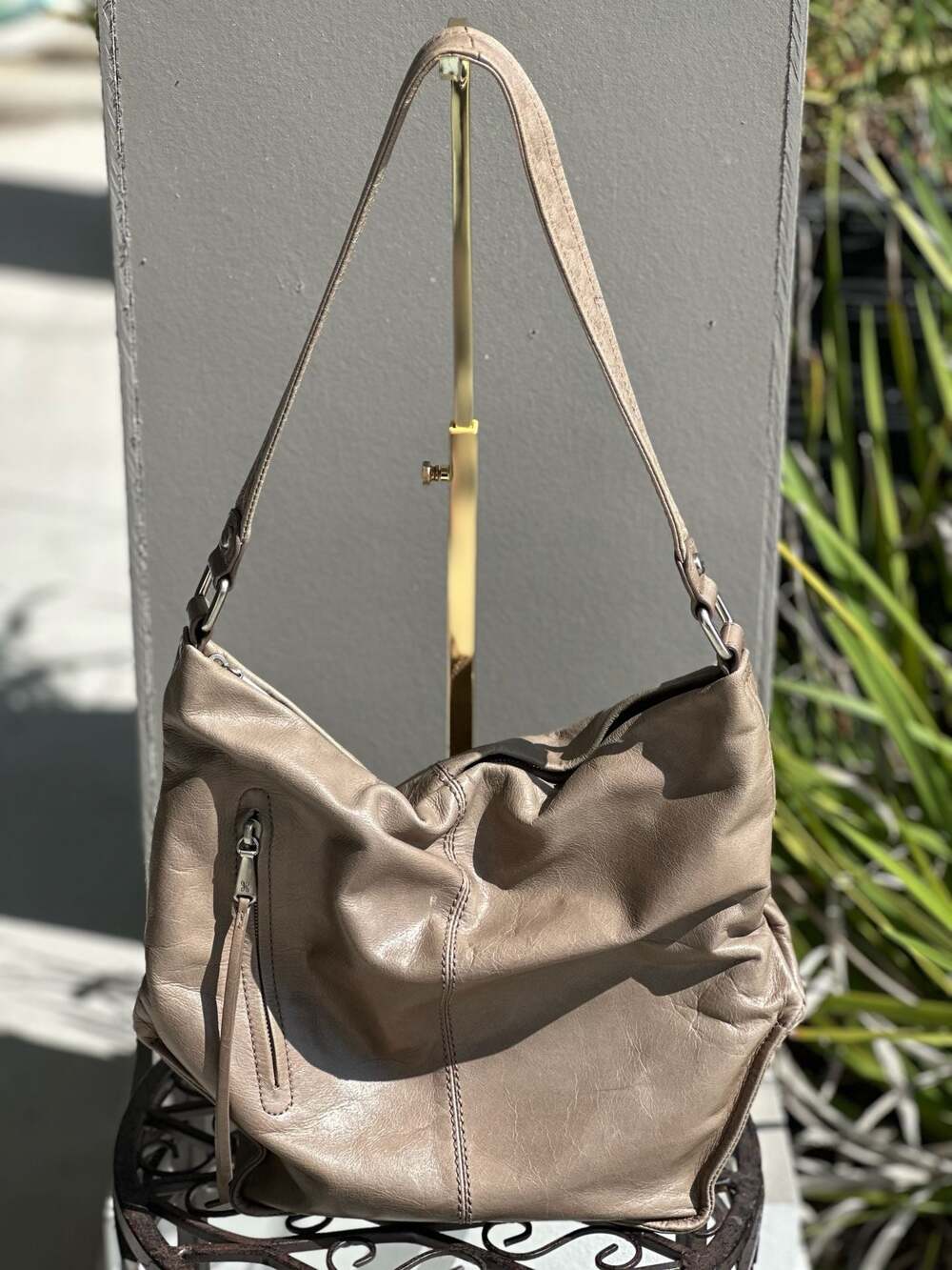 Hobo Vintage Hide Taupe Classic Leather Shoulder Bag